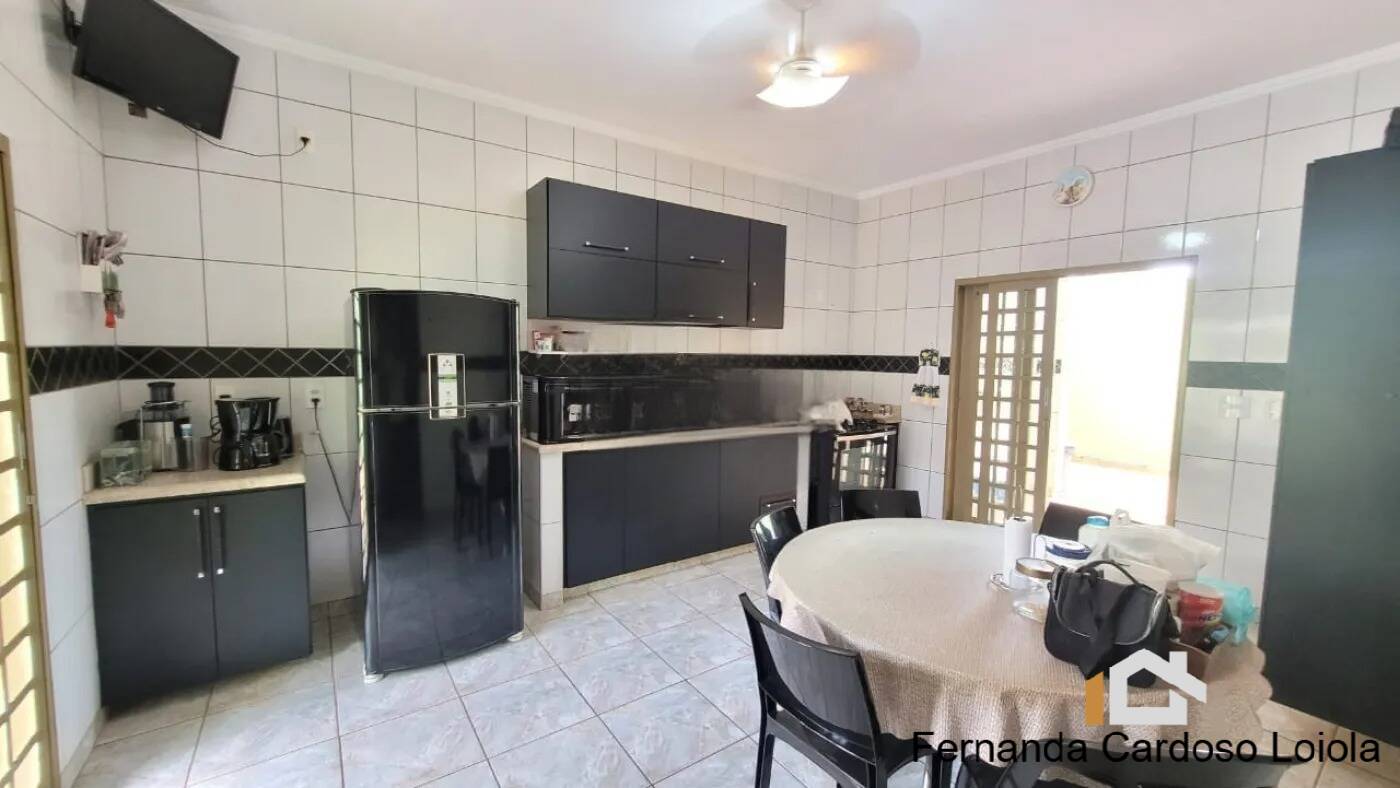 Casa, 3 quartos, 238 m² - Foto 2
