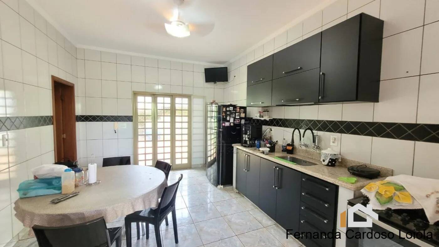 Casa, 3 quartos, 238 m² - Foto 1