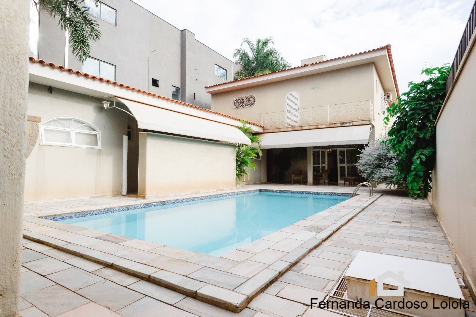 Sobrado, 4 quartos, 420 m² - Foto 1