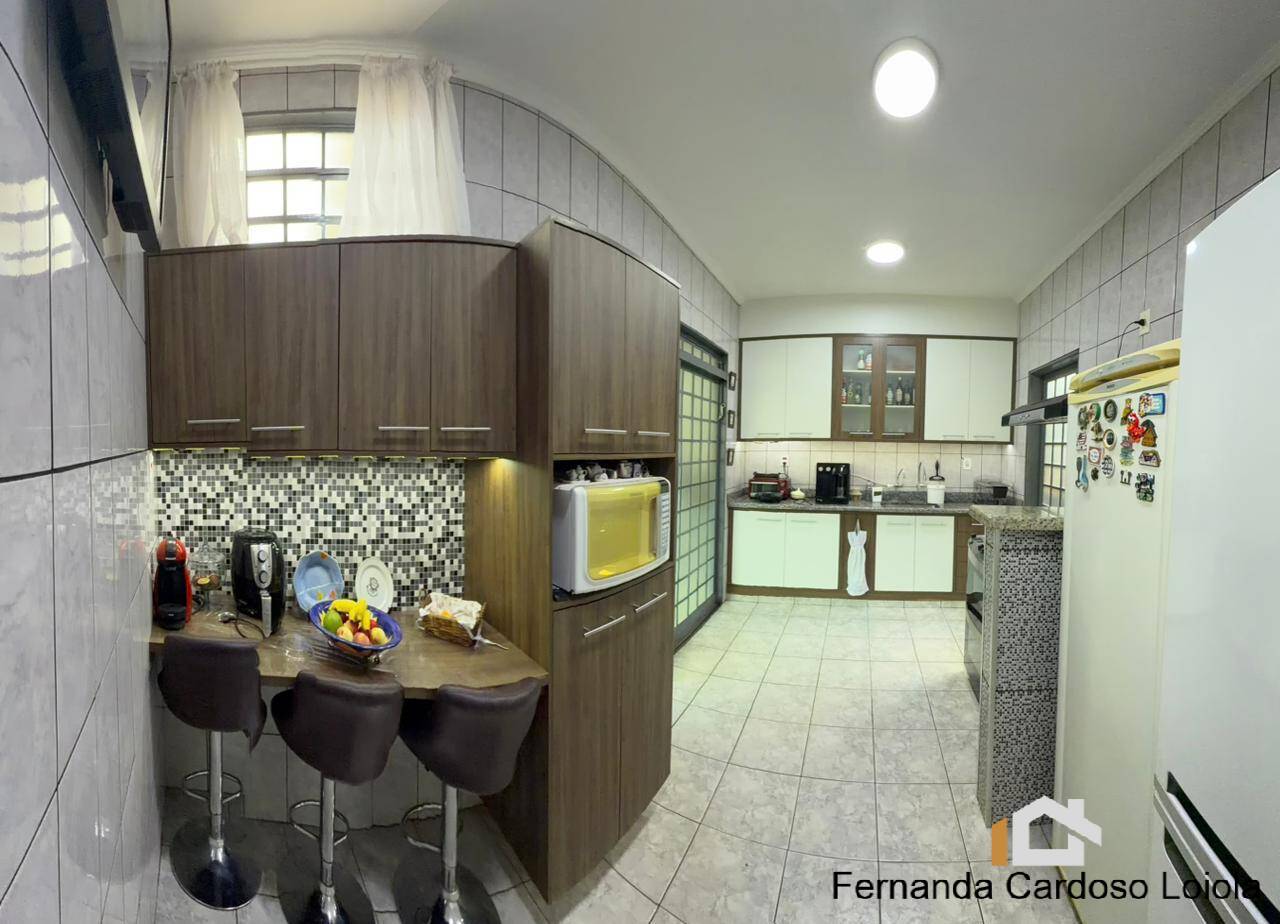 Casa, 3 quartos, 210 m² - Foto 4